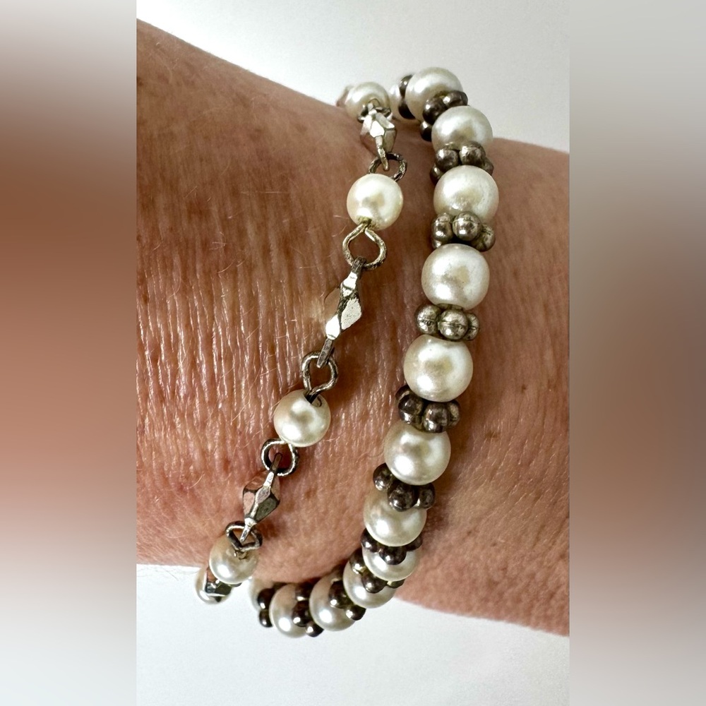 Lot of 2 Vintage Signed Napier Silver-time & Faux Pearl Bracelets #1120 - Picture 3 of 9